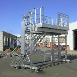 Height adjustable workplatform Height adjustable workplatform used to work on the production line of boat engines.